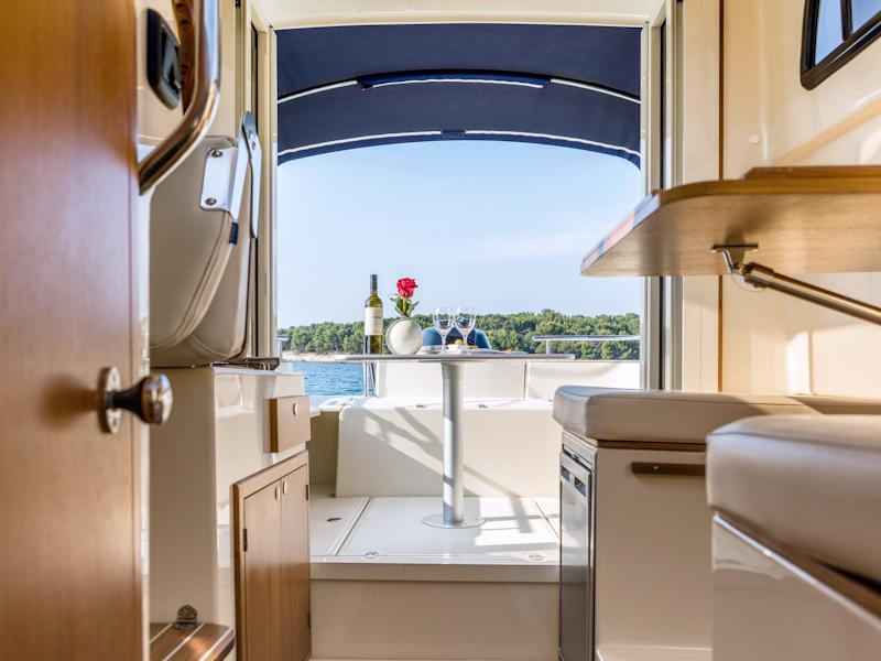 Book yachts online - motorboat - Leidi 660 - H4 - rent