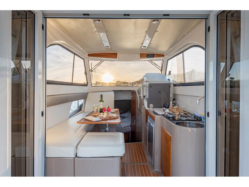 Book yachts online - motorboat - Leidi 800R - H8 - rent