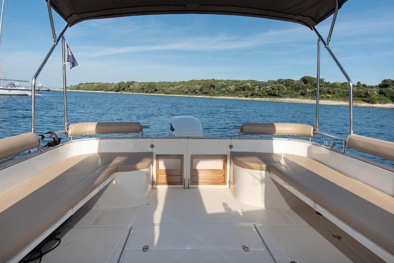 Book yachts online - motorboat - Leidi 800R - H8 - rent