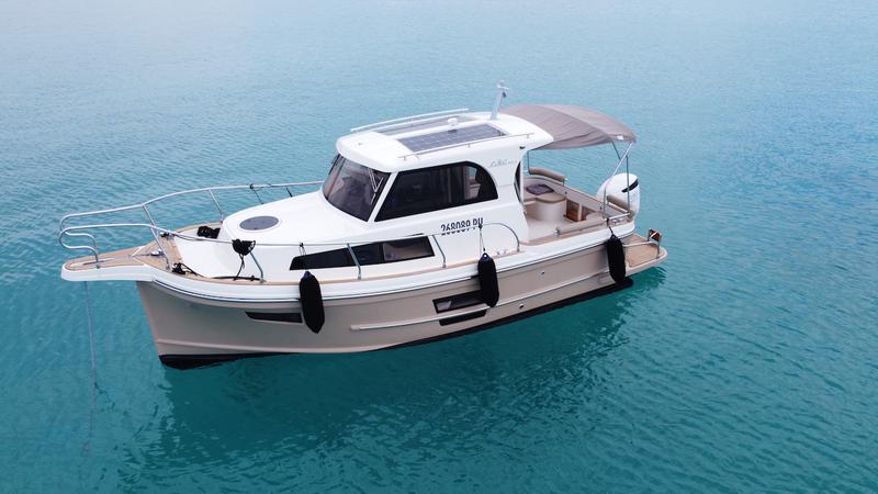 Book yachts online - motorboat - Leidi 800R - H8 - rent