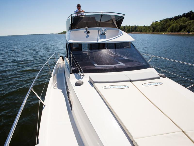 Book yachts online - motorboat - Platinum 989 - Platinum 989 Flybridge (Premiera) - rent