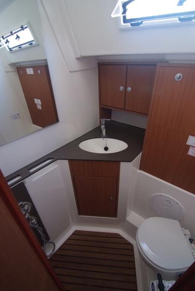 Book yachts online - sailboat - Bavaria Cruiser 45 - VIHOR - rent