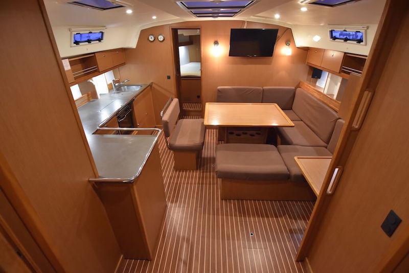 Book yachts online - sailboat - Bavaria Cruiser 45 - VIHOR - rent