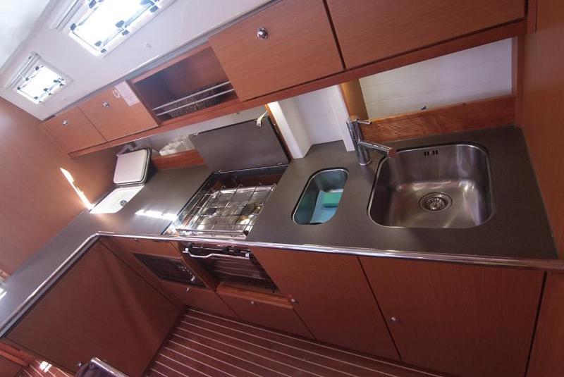 Book yachts online - sailboat - Bavaria Cruiser 45 - VIHOR - rent
