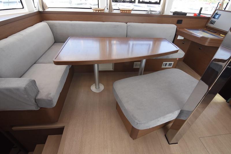 Book yachts online - catamaran - Lagoon 42 - LOLINA - rent