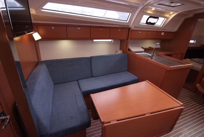 Book yachts online - sailboat - Bavaria Cruiser 37 - DORI  - rent