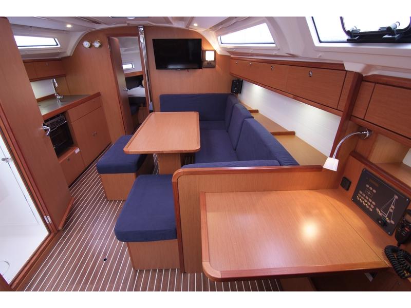 Book yachts online - sailboat - Bavaria Cruiser 41 - JAZZ - rent