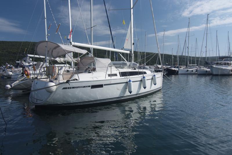 Book yachts online - sailboat - Bavaria Cruiser 33 - BURIN  - rent