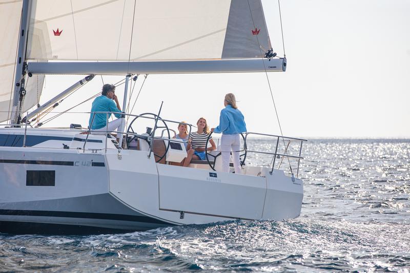 Book yachts online - sailboat - Bavaria C42 - GALA - rent