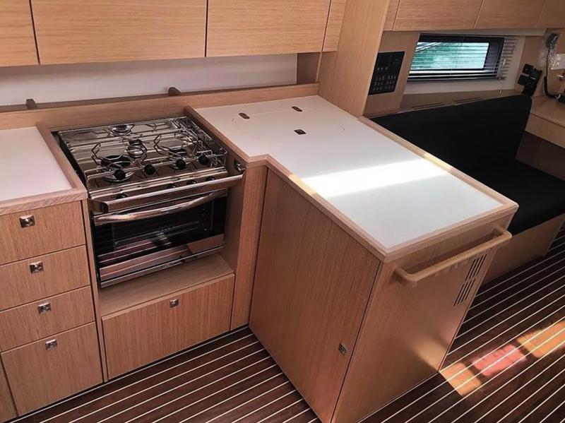 Book yachts online - sailboat - Bavaria C42 - GALA - rent