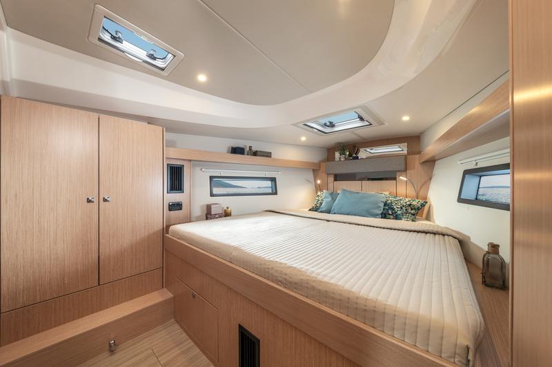 Book yachts online - sailboat - Bavaria C42 - GALA - rent