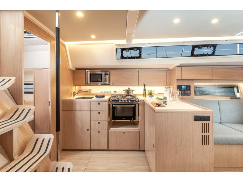Book yachts online - sailboat - Bavaria C42 - GALA - rent
