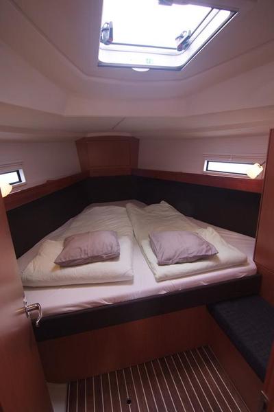 Book yachts online - sailboat - Bavaria Cruiser 37 - JUGO - rent