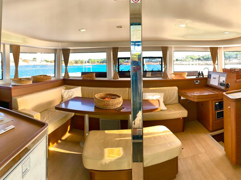 Book yachts online - catamaran - Lagoon 42 - PASCAL - rent