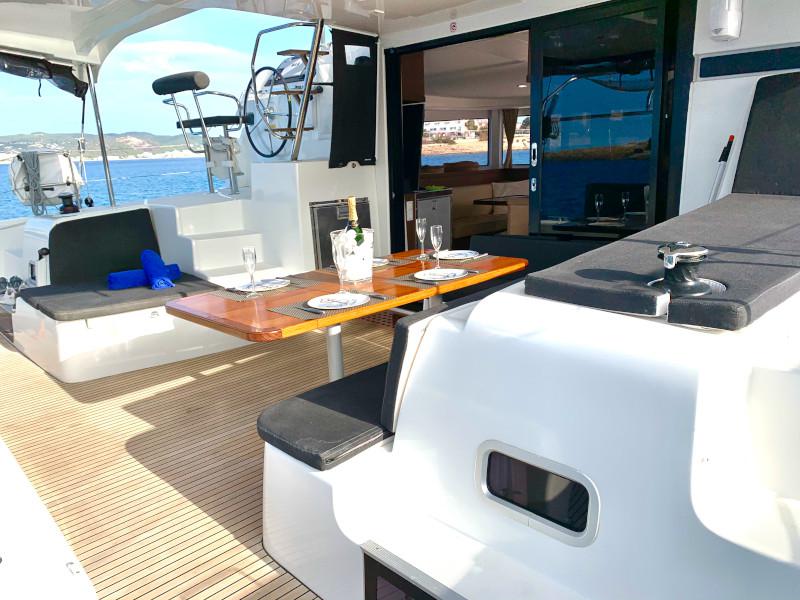 Book yachts online - catamaran - Lagoon 42 - PASCAL - rent