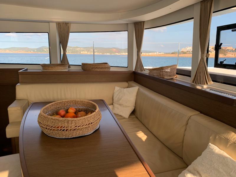 Book yachts online - catamaran - Lagoon 42 - PASCAL - rent