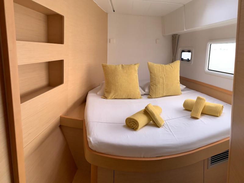 Book yachts online - catamaran - Lagoon 42 - GOA 6 - rent