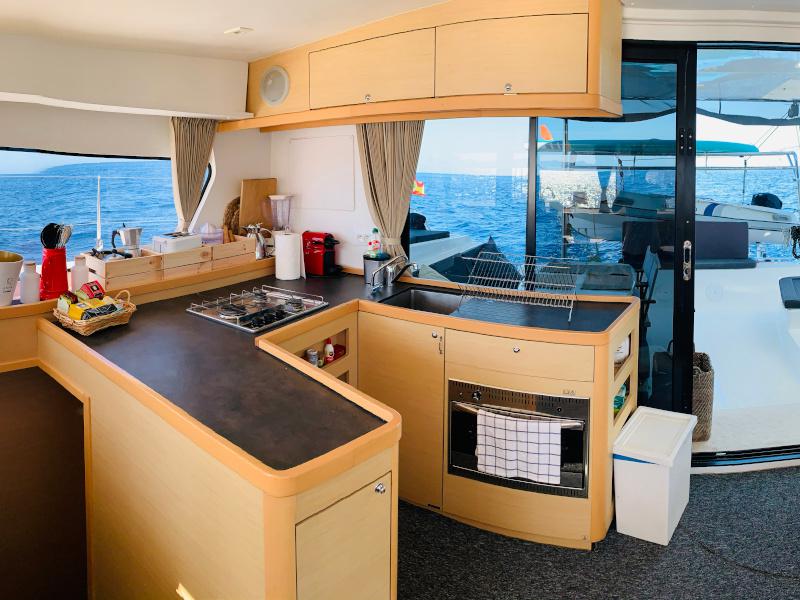 Book yachts online - catamaran - Lagoon 42 - GOA 6 - rent