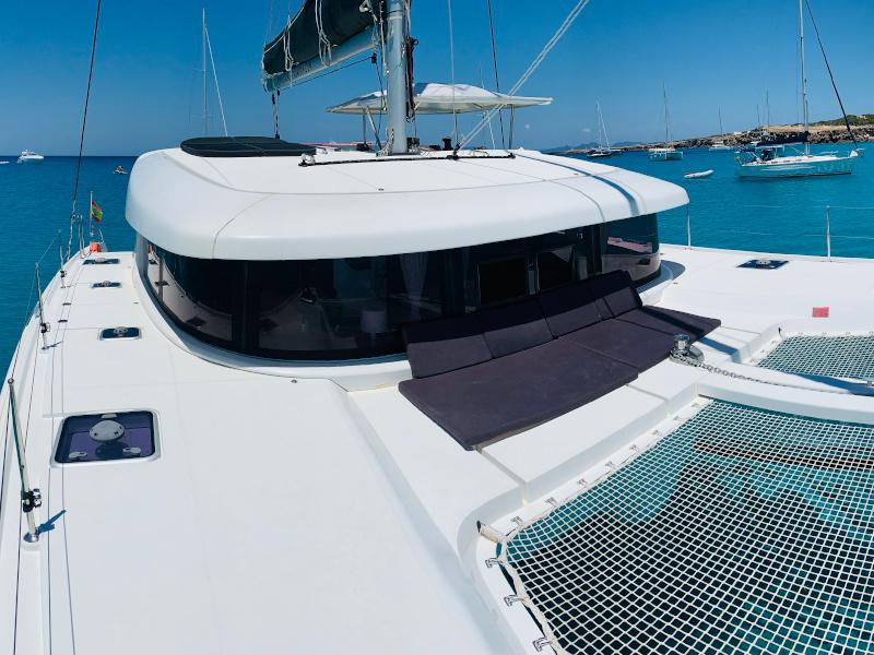 Book yachts online - catamaran - Lagoon 42 - GOA 6 - rent