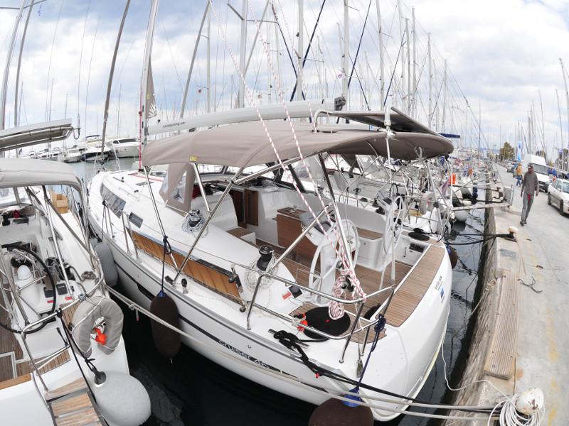 Book yachts online - sailboat - Bavaria  C42 - Melia - rent