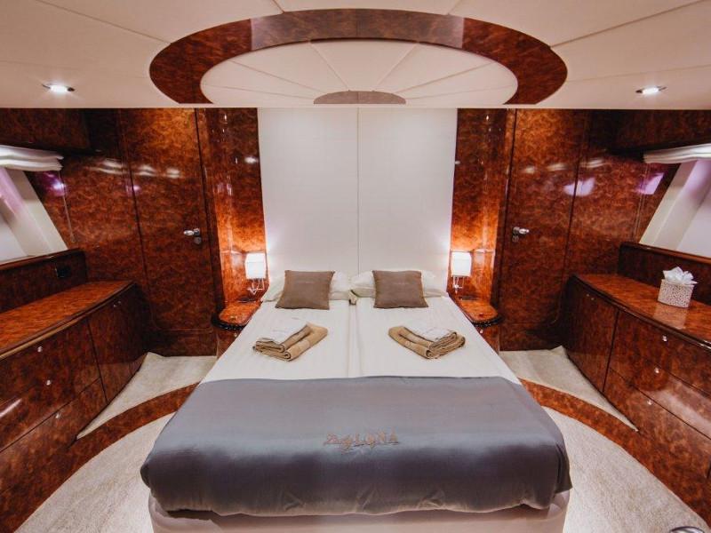 Book yachts online - motorboat - Amer 86 - LADY LONA - rent