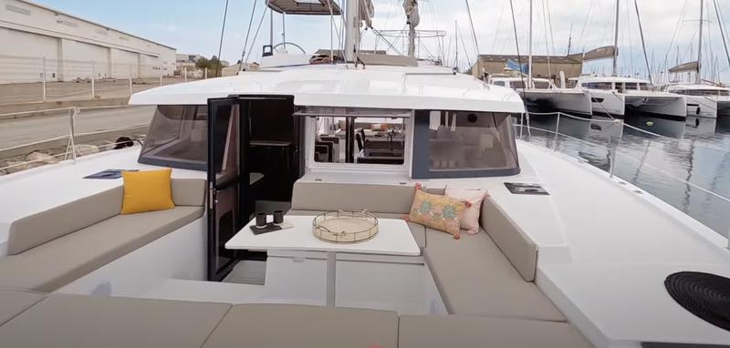 Book yachts online - catamaran - Bali 4.2 - Persona Grata - rent