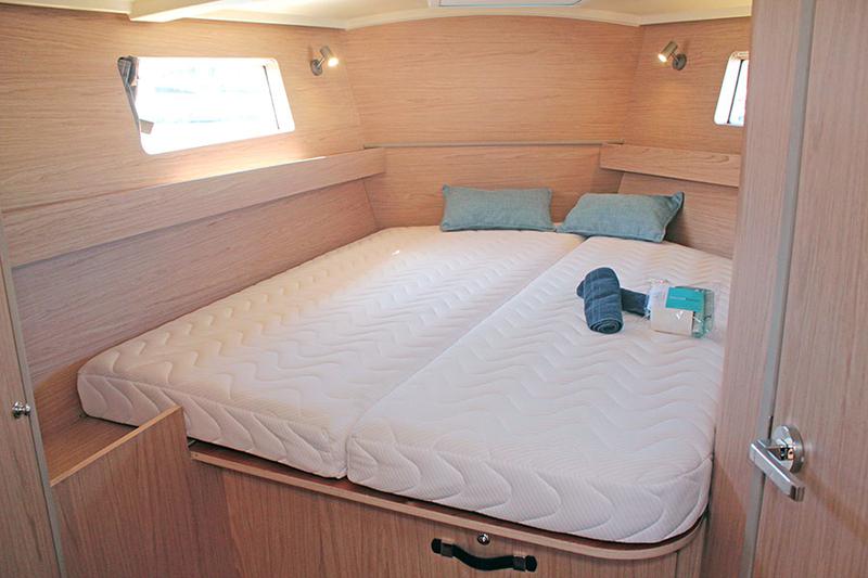 Book yachts online - sailboat - Oceanis 41.1 (2 Heads) - UNDER PRESSURE - rent