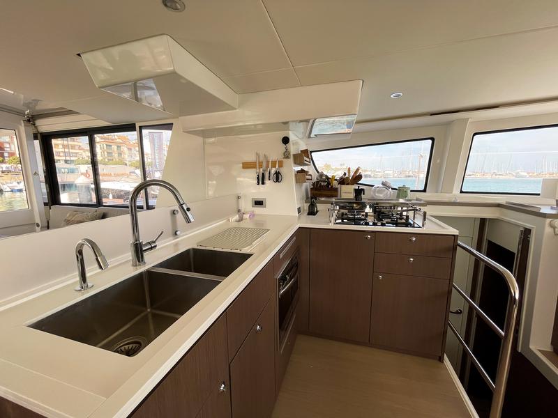 Book yachts online - catamaran - Bali 4.6 5 cabins - WILD BUNCH - rent