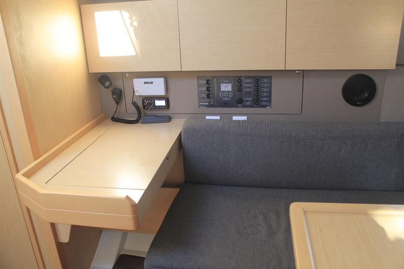 Book yachts online - sailboat - Oceanis 38.1 - VITA - rent