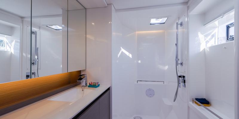 Book yachts online - catamaran - Moorings 5000 - Moorings 5000 (2018) - rent