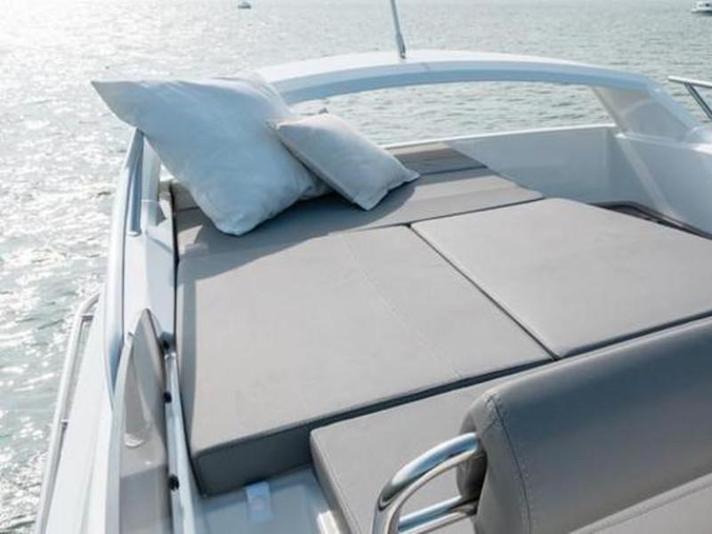 Book yachts online - motorboat - Antares 30 Fly - Lumar SeaMotion - rent