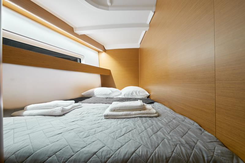 Book yachts online - sailboat - Sun Odyssey 440 - Nymeria | Water-maker, Solar Panel, Teak Cockpit - rent