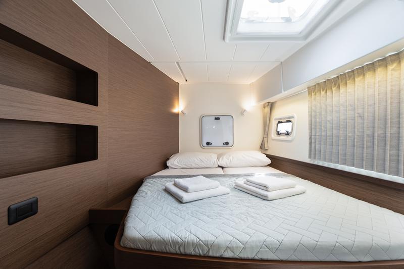 Book yachts online - catamaran - Lagoon 42 - Notorious | A/C, Gen, Watermaker, 12 pax - rent