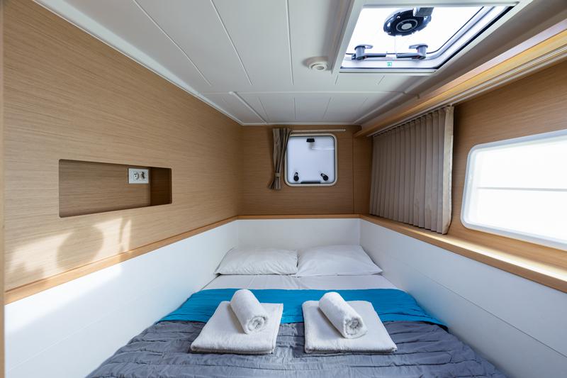 Book yachts online - catamaran - Lagoon 400 S2 - Seaker | Solar Panel, Inv 2000W - rent