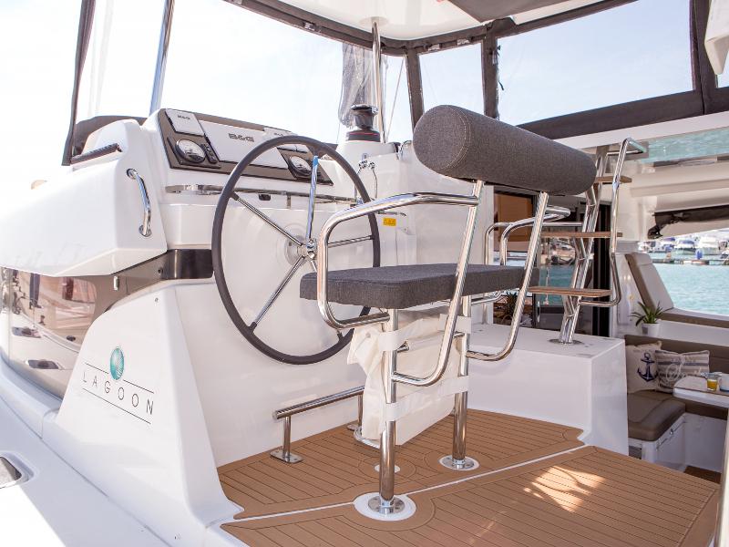 Book yachts online - catamaran - Lagoon 42 - San Giorgio - rent