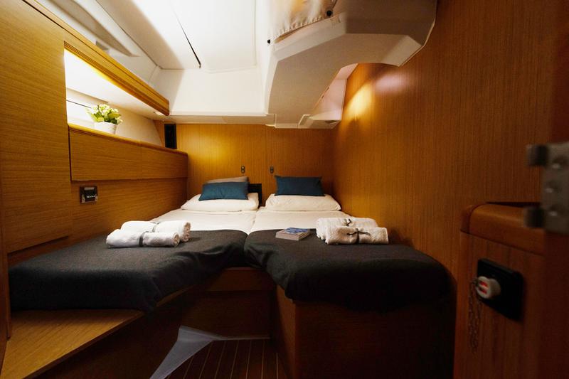 Book yachts online - sailboat - Jeanneau 53 - Melpomene - rent