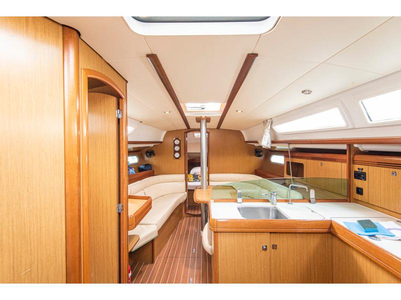Book yachts online - sailboat - Sun Odyssey 36i - La Ligne Verte - rent