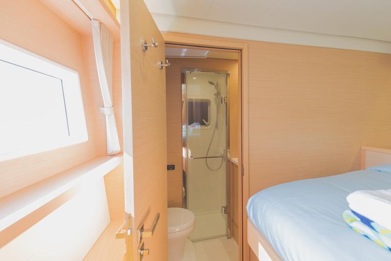 Book yachts online - catamaran - Lagoon 52F - Blue Moon - rent