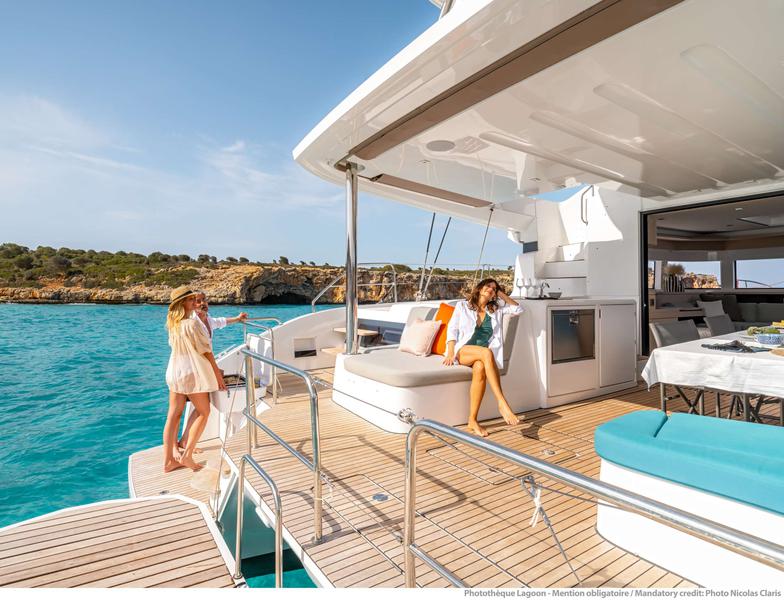 Book yachts online - catamaran - Lagoon 55 - VALIUM 55 - rent