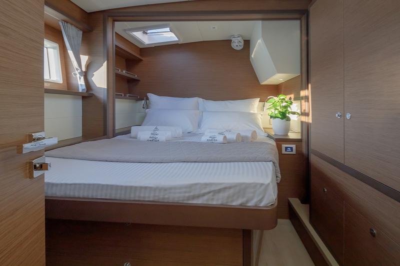 Book yachts online - catamaran - Lagoon 52F - ONEIDA - rent