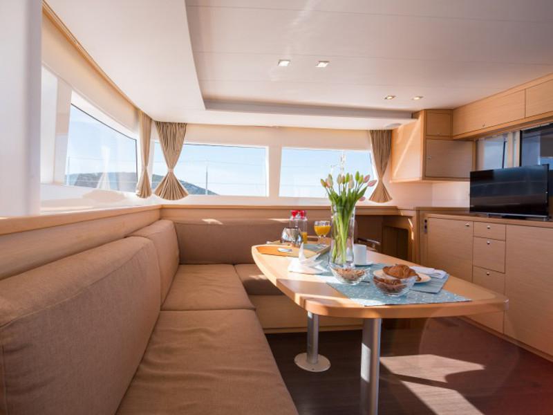 Book yachts online - catamaran - Lagoon 450 F Luxury - BRIGHT MOON  - rent