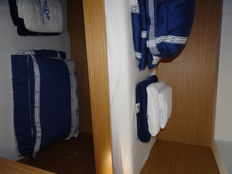 Book yachts online - catamaran - Dufour 48 Catamaran - VAR - rent