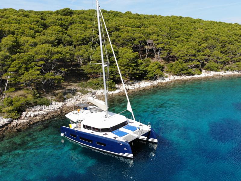 Book yachts online - catamaran - Dufour 48 Catamaran - NOX - rent