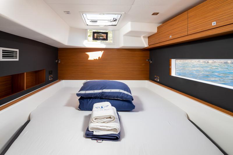 Book yachts online - catamaran - Dufour 48 Catamaran - NOX - rent