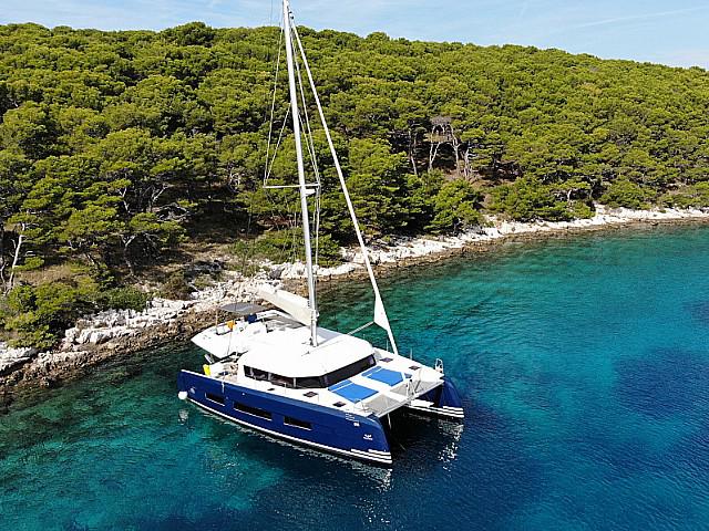 Book yachts online - catamaran - Dufour 48 Catamaran - BRO - rent