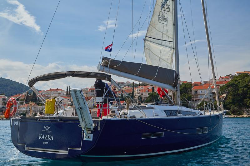 Book yachts online - sailboat - Dufour 56 Exclusive - KAZKA - rent