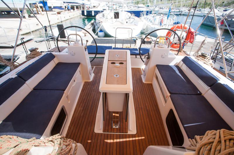Book yachts online - sailboat - Dufour 460 Grand Large - SULACO - rent