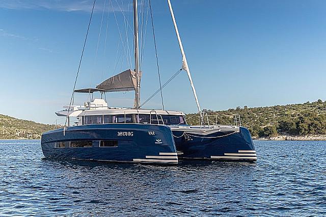 Book yachts online - catamaran - Dufour 48 Catamaran - AVE - rent