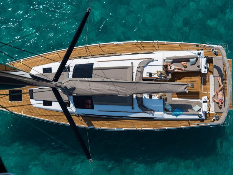 Book yachts online - sailboat - Dufour 520 GL - EURUS - rent
