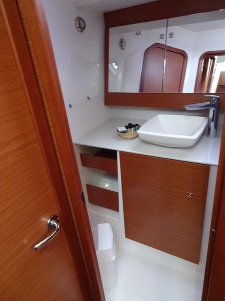 Book yachts online - sailboat - Dufour 520 GL - EURUS - rent